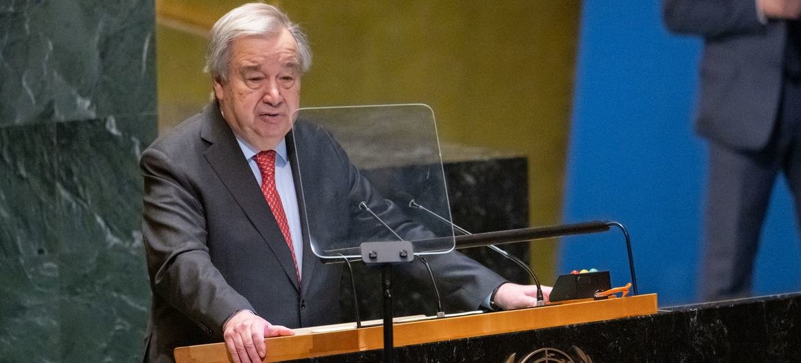 O secretário-geral da ONU, António Guterres, aborda a reunião da Assembléia Geral para comemorar o Dia Internacional da Lembrança.