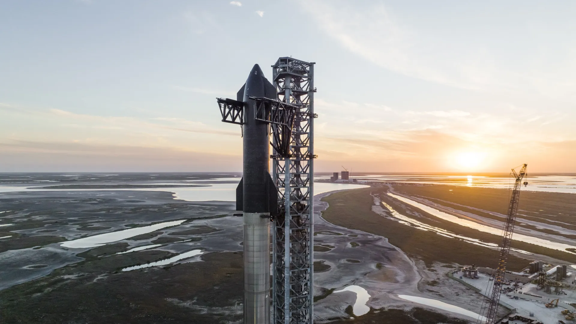 Starship parte em seu oitavo voo de teste, e SpaceX recupera primeiro estágio